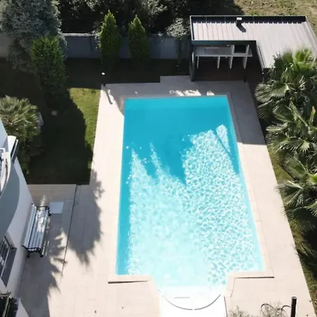 아파트 Neva Luxury With Private Pool
