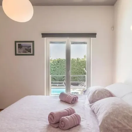 아파트 Neva Luxury With Private Pool 풀라