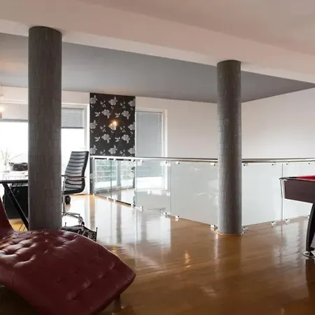 아파트 Neva Luxury With Private Pool 풀라