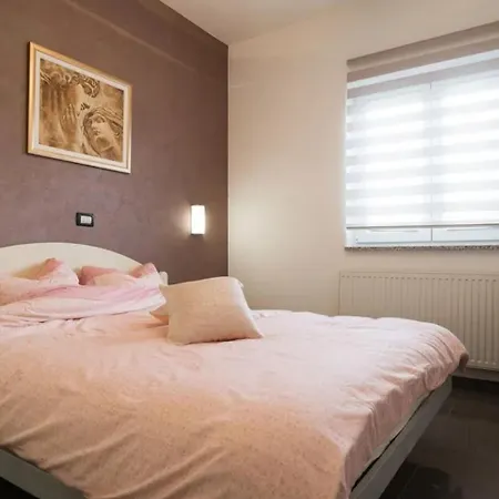 Neva Luxury With Private Pool Apartman *