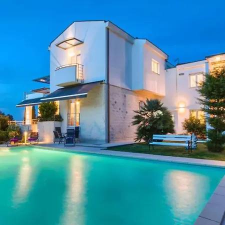 Apartment Neva Luxury With Private Pool